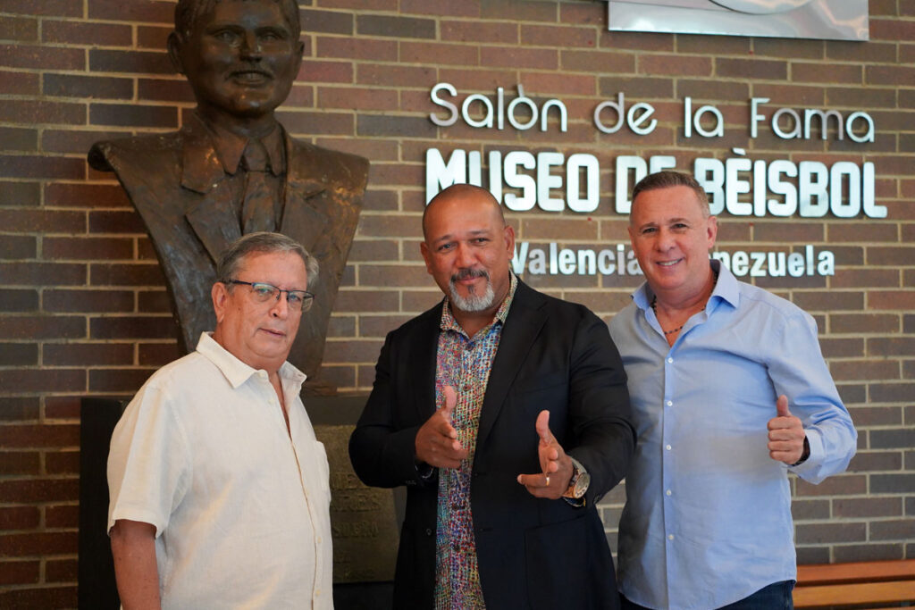 LVBP Y EL MUSEO DE BEISBOL HOMENAJEARON A ALEX RAMÍREZ