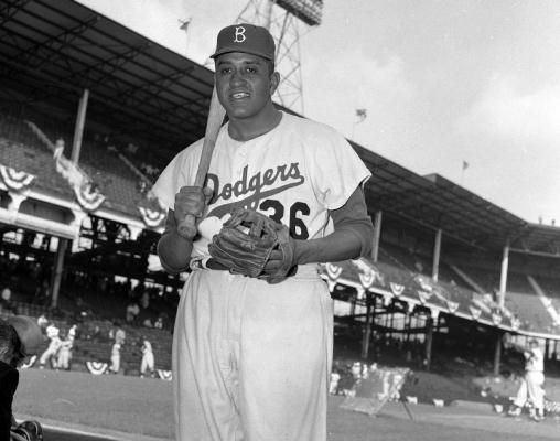 En 1949, Don Newcombe de Dodgers de Los Ángeles permitió jonrón de Tom Henrich de Yankees de Nueva York y perdió 1-0 el primer juego de la Serie Mundial. Newcombe reforzó al Vargas en la campaña 47-48.