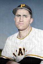 En 1951 Johnny Hetki, del Magallanes, derrota al Cervecería 5 a 2, cortándole la cadena de 17 victorias consecutivas que tenía desde el inicio de la 51-52.